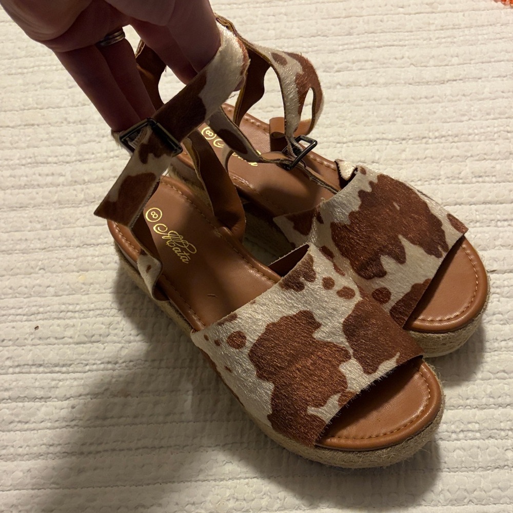 Red and white cowhide platform sandals women’s size 8